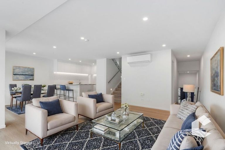 Photo of property in 3/11 Rengarenga Rise, Fairview Heights, Auckland, 0632