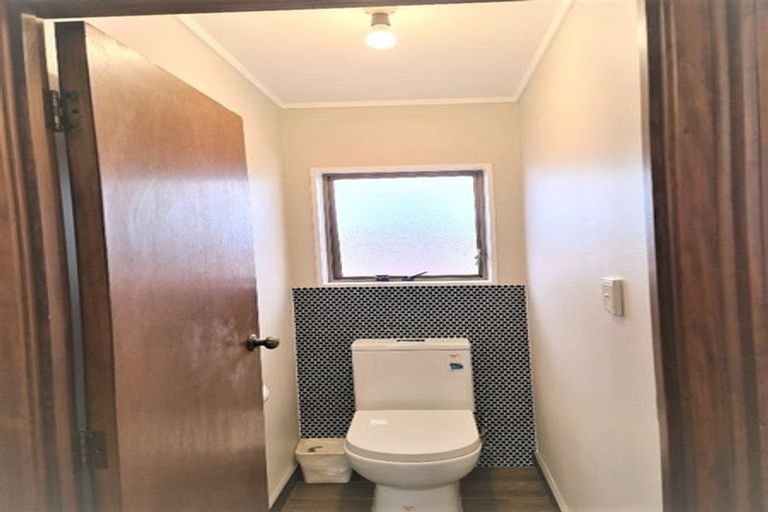 Photo of property in 178 Te Atatu Road, Te Atatu South, Auckland, 0610