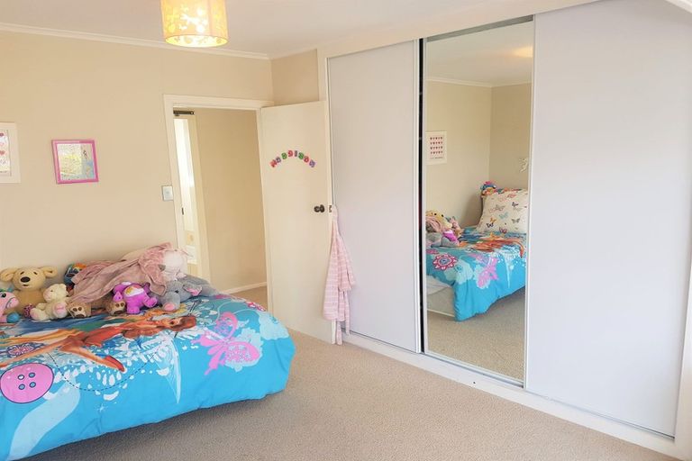 Photo of property in 8 Peter Terrace, Castor Bay, Auckland, 0620