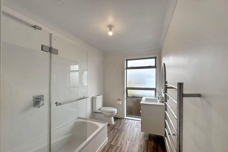 Photo of property in 90 Sunstone Crescent, Timberlea, Upper Hutt, 5018