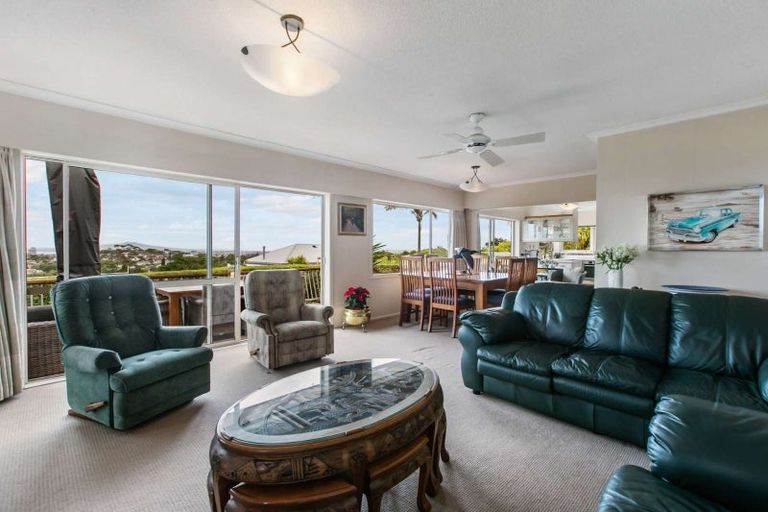 Photo of property in 139 Glenfield Road, Hillcrest, Auckland, 0626