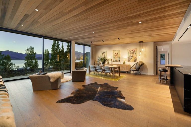 Photo of property in 335 Beacon Point Road, Wanaka, 9305