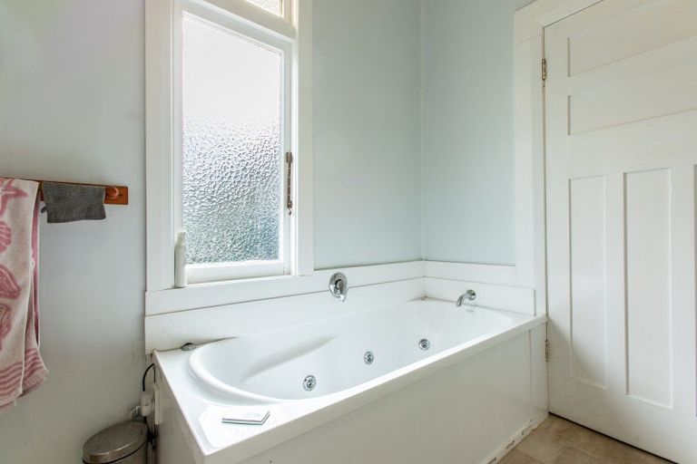 Photo of property in 16 Chamberlain Street, Dannevirke, 4930