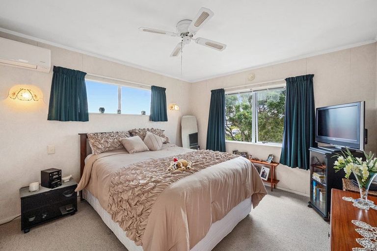 Photo of property in 96 Unsworth Drive, Unsworth Heights, Auckland, 0632