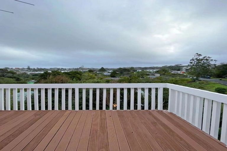 Photo of property in 1/41 Howard Road, Northcote, Auckland, 0627