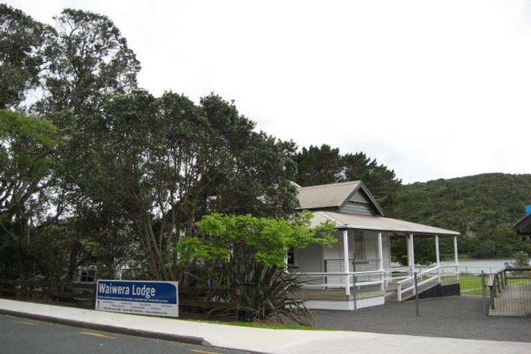 Photo of property in 14 Waiwera Road, Waiwera, Orewa, 0994