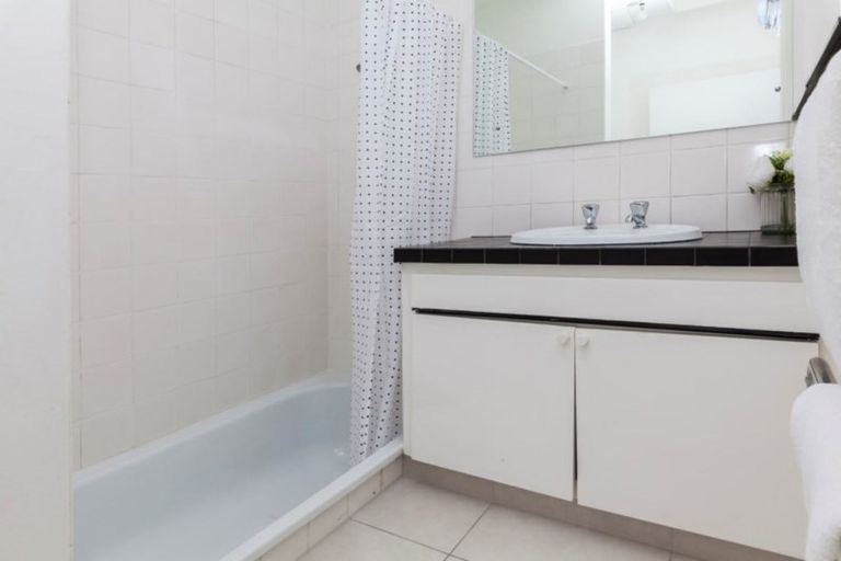 Photo of property in 94b Aikmans Road, Merivale, Christchurch, 8014