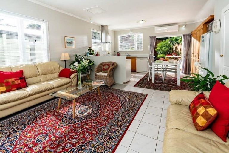 Photo of property in 81 Elizabeth Street, Mount Victoria, Wellington, 6011