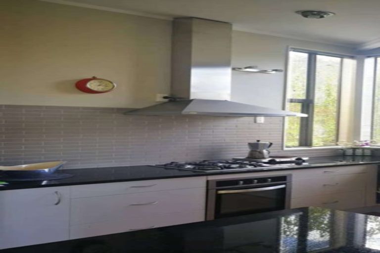 Photo of property in 131 West Harbour Drive, West Harbour, Auckland, 0618