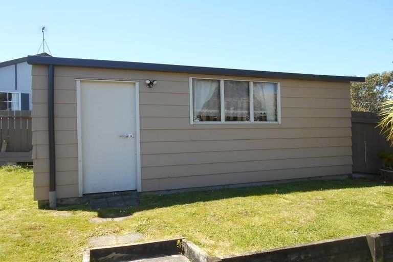 Photo of property in 37 Guadeloupe Crescent, Grenada Village, Wellington, 6037