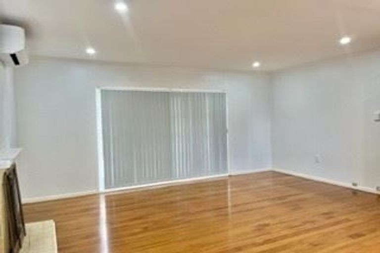 Photo of property in 72 Hepburn Road, Glendene, Auckland, 0602