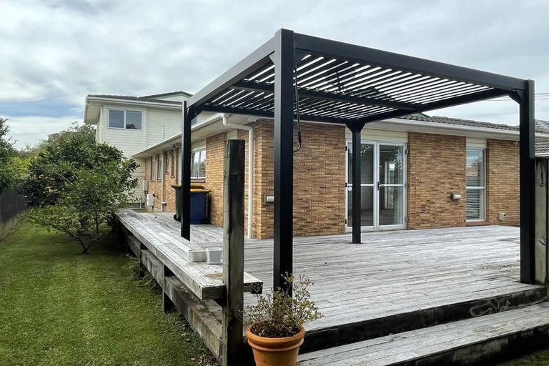 Photo of property in 106 Sturges Road, Henderson, Auckland, 0612