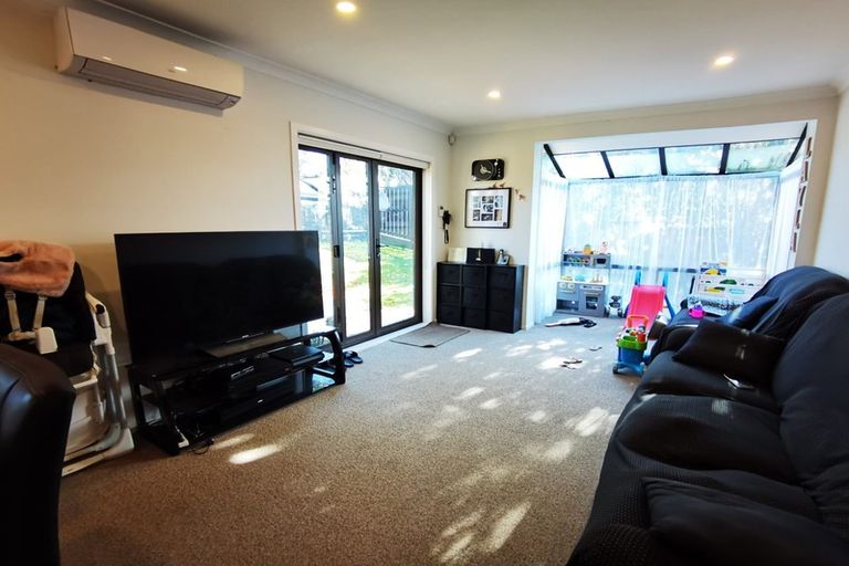 Photo of property in 1/27 Glenmore Road, Sunnyhills, Auckland, 2010