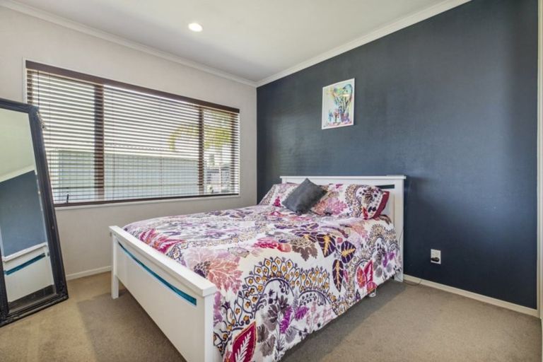 Photo of property in 34 Stranraer Crescent, Wattle Downs, Auckland, 2103
