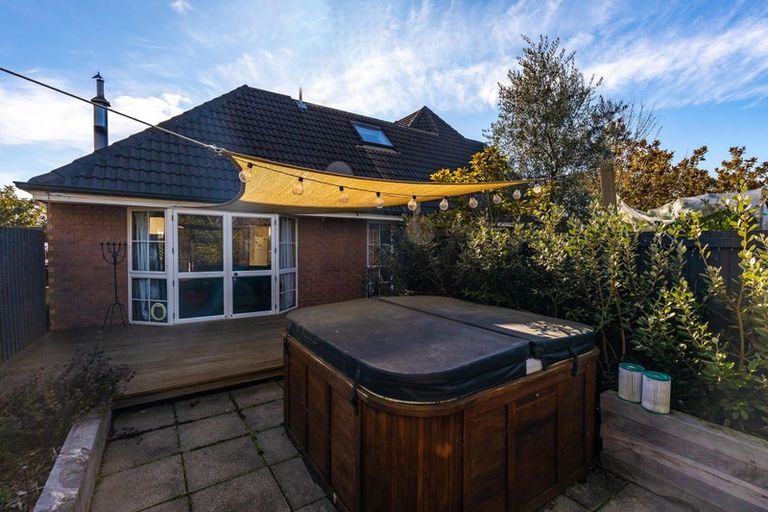 Photo of property in 2/53 Hamilton Avenue, Ilam, Christchurch, 8041