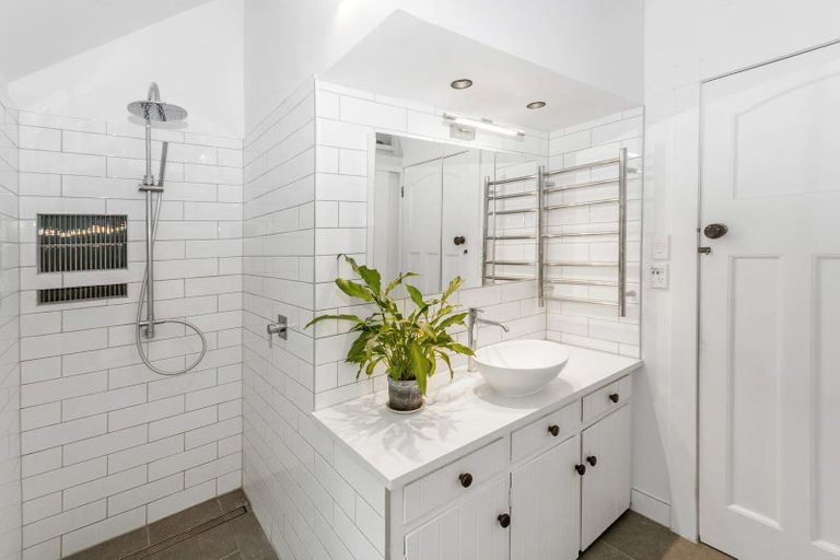 Photo of property in 74 Scenic Drive, Titirangi, Auckland, 0604