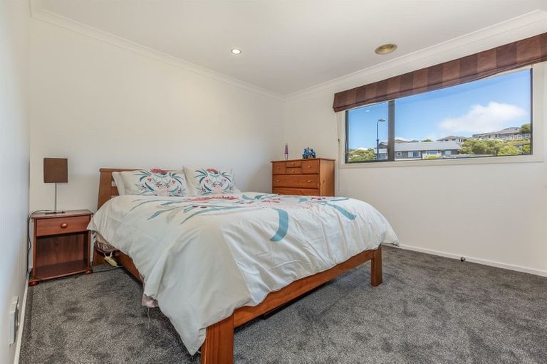 Photo of property in 19 Te Puia Drive, Aotea, Porirua, 5024