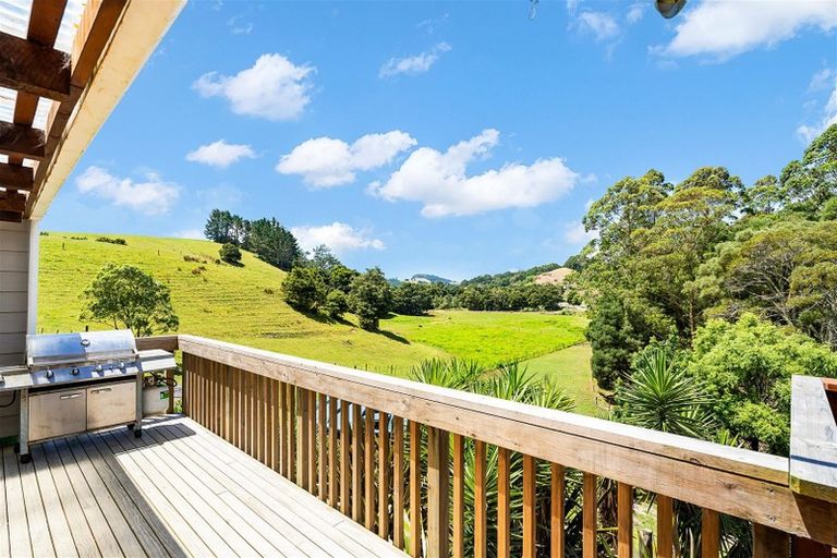 Photo of property in 307 Whananaki North Road, Opuawhanga, Hikurangi, 0181
