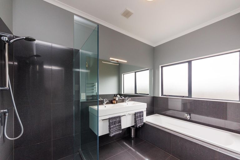 Photo of property in 37 Chestnut Close, Kelvin Grove, Palmerston North, 4414