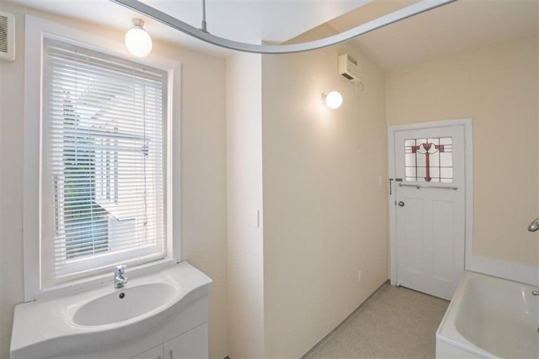 Photo of property in 10 Rimu Road, Kelburn, Wellington, 6012