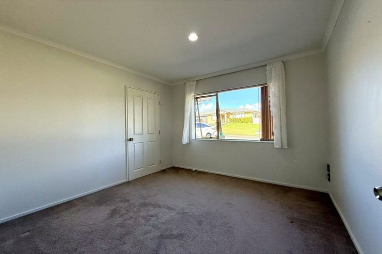 Photo of property in 17 Parkcrest Drive, Henderson, Auckland, 0612