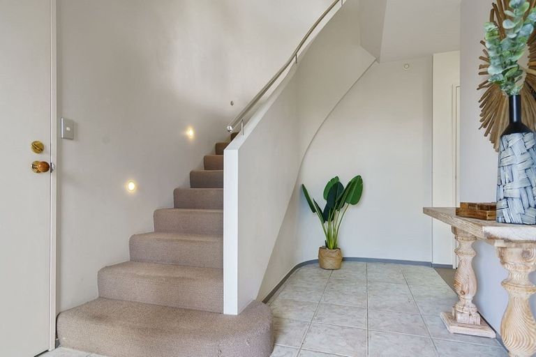 Photo of property in 37a Parr Terrace, Castor Bay, Auckland, 0620