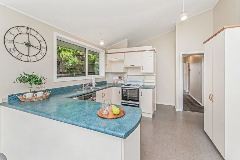 Photo of property in 27 Skerten Avenue, Hornby, Christchurch, 8042