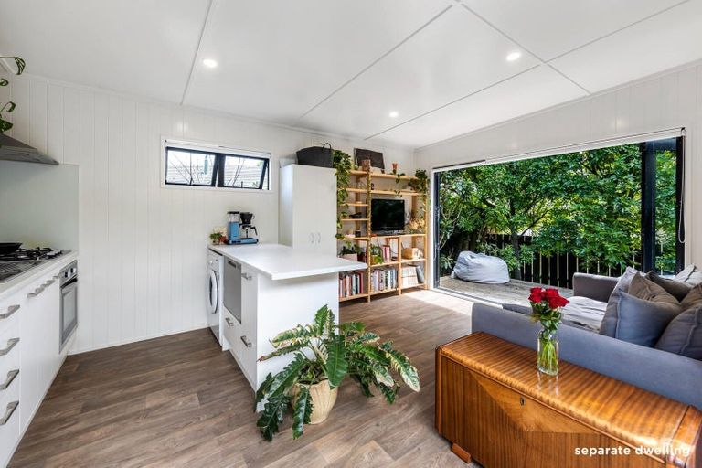 Photo of property in 16 Rossgrove Terrace, Mount Albert, Auckland, 1025