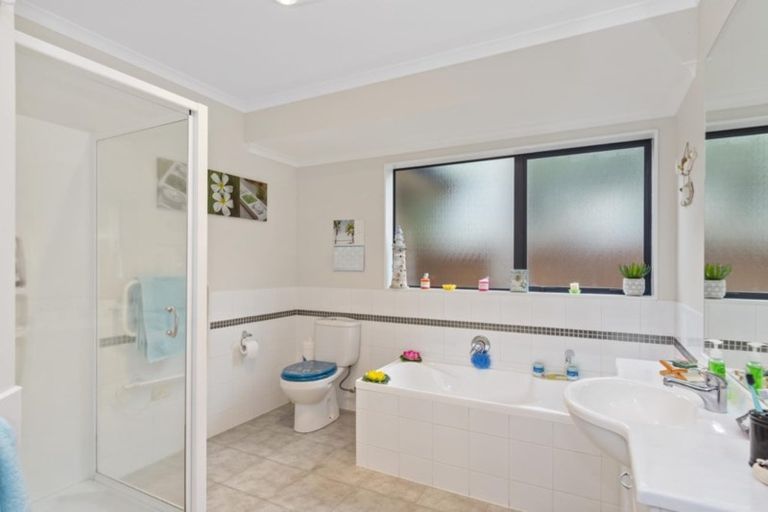 Photo of property in 32 Aranui Drive, Papamoa Beach, Papamoa, 3118