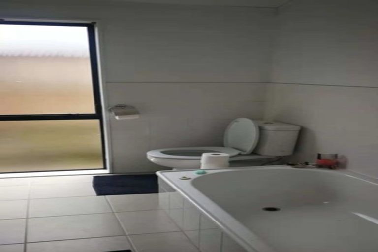 Photo of property in 131 West Harbour Drive, West Harbour, Auckland, 0618