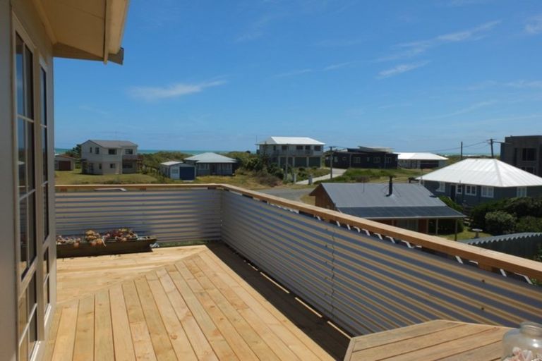 Photo of property in 10 Brown Terrace, Foxton Beach, Foxton, 4815