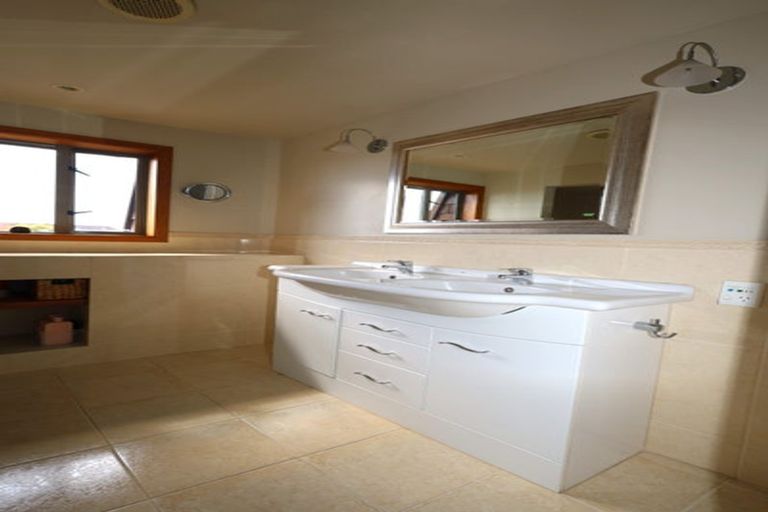 Photo of property in 30 Karaka Road, Otumoetai, Tauranga, 3110