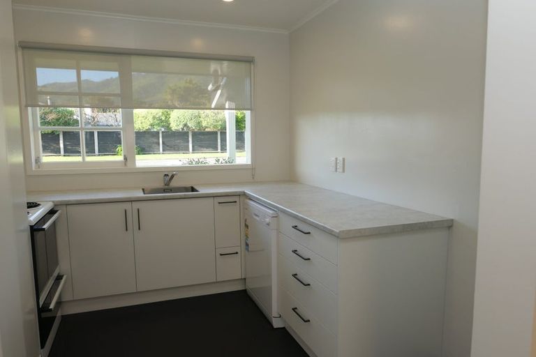 Photo of property in 2 Koromiko Road, Waikanae, 5036