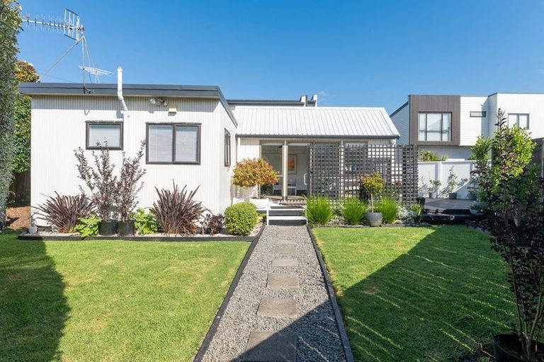 Photo of property in 129a Nile Road, Milford, Auckland, 0620