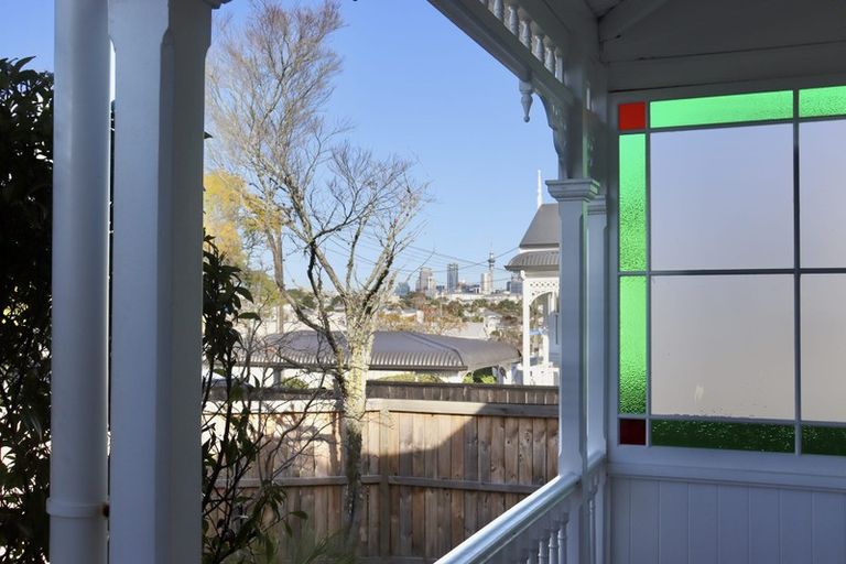 Photo of property in 34 Mozeley Avenue, Devonport, Auckland, 0624