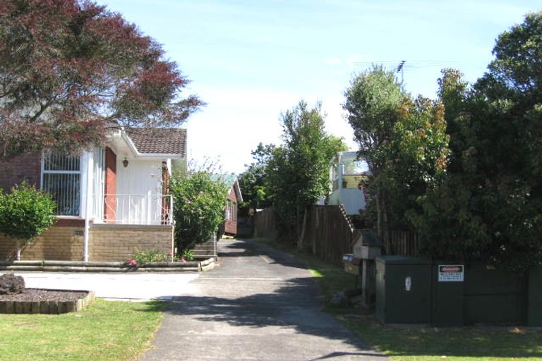 Photo of property in 2/56 Cockayne Crescent, Sunnynook, Auckland, 0620