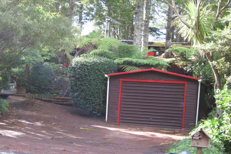 Photo of property in 34 Hollywood Avenue, Titirangi, Auckland, 0604