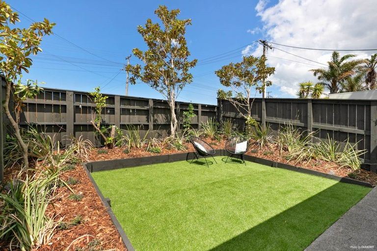 Photo of property in 1/111 Arran Road, Browns Bay, Auckland, 0630