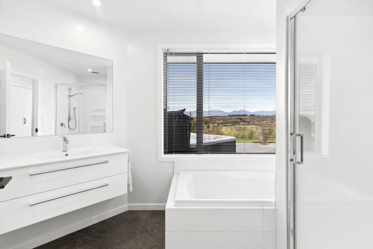 Photo of property in 2 Mahoe Close, Upper Moutere, 7173