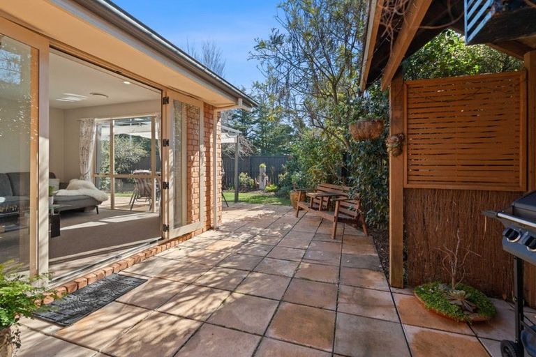 Photo of property in 1 Edgewater Lane, Halswell, Christchurch, 8025