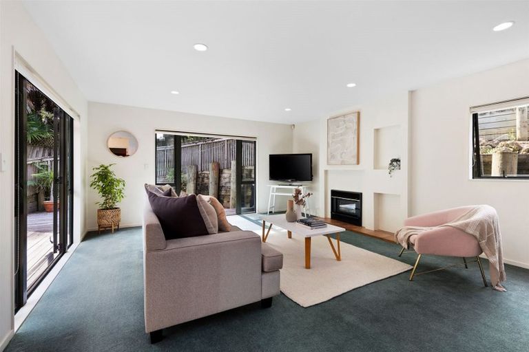 Photo of property in 2/25 Howard Road, Northcote, Auckland, 0627