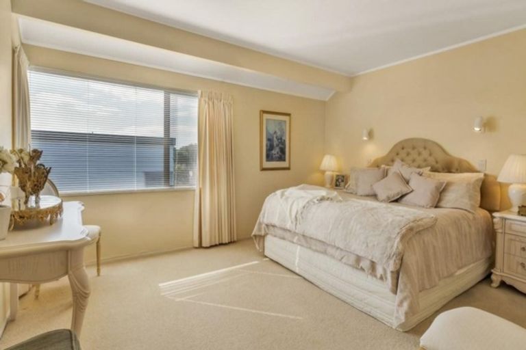 Photo of property in 2/20 Takutai Avenue, Bucklands Beach, Auckland, 2012