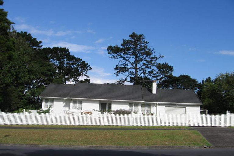 Photo of property in 2a Golf Road, New Lynn, Auckland, 0600