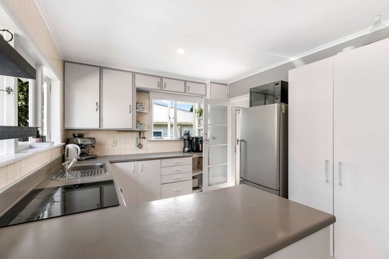 Photo of property in 58 Tiroroa Avenue, Te Atatu South, Auckland, 0610