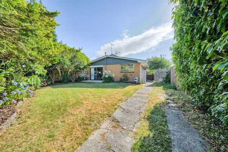 Photo of property in 1/21 Roband Crescent, Brown Owl, Upper Hutt, 5018