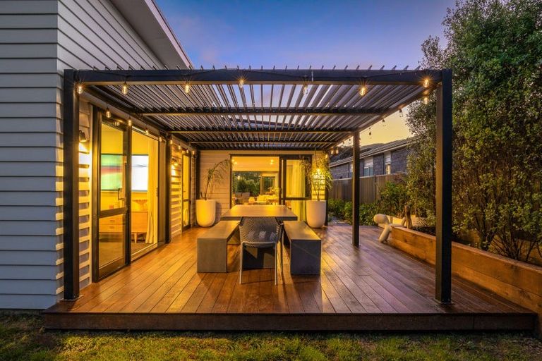 Photo of property in 10 Pateke Drive, Kenepuru, Porirua, 5022