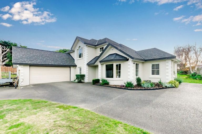 Photo of property in 80 Guildford Drive, Paraparaumu, 5032