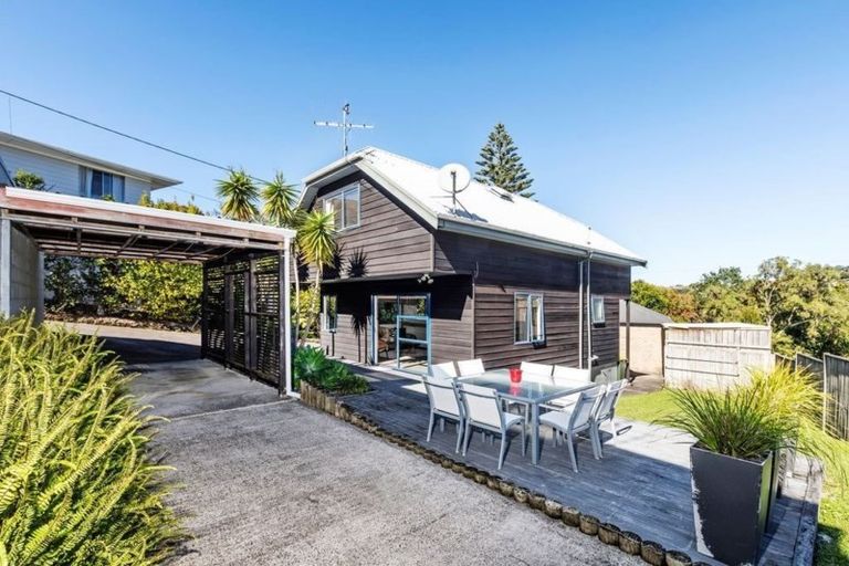 Photo of property in 2/69a Chivalry Road, Glenfield, Auckland, 0629