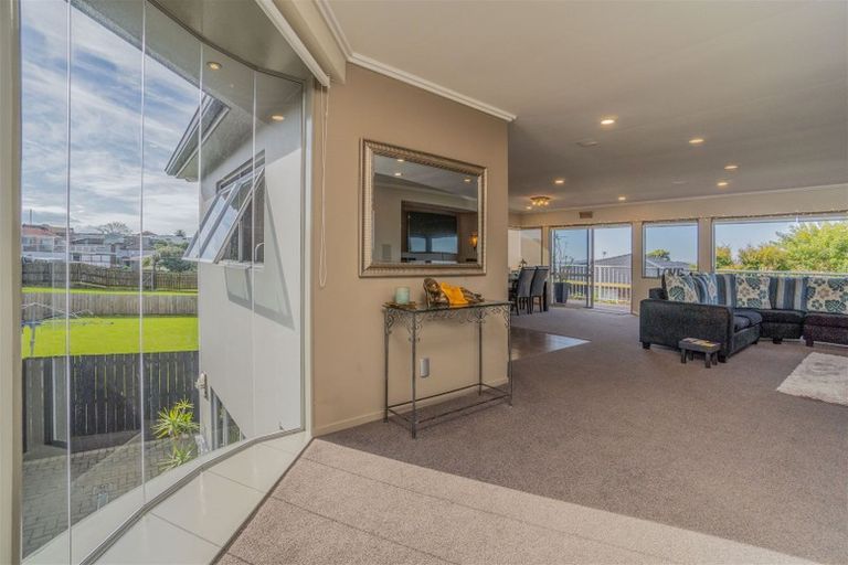 Photo of property in 4313a Great North Road, Glendene, Auckland, 0602