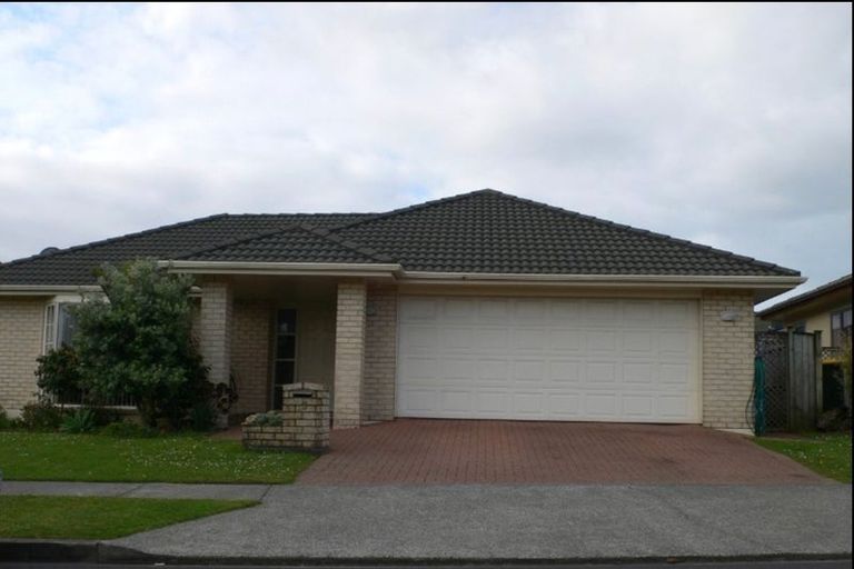 Photo of property in 3 Claremont Way, East Tamaki Heights, Auckland, 2016